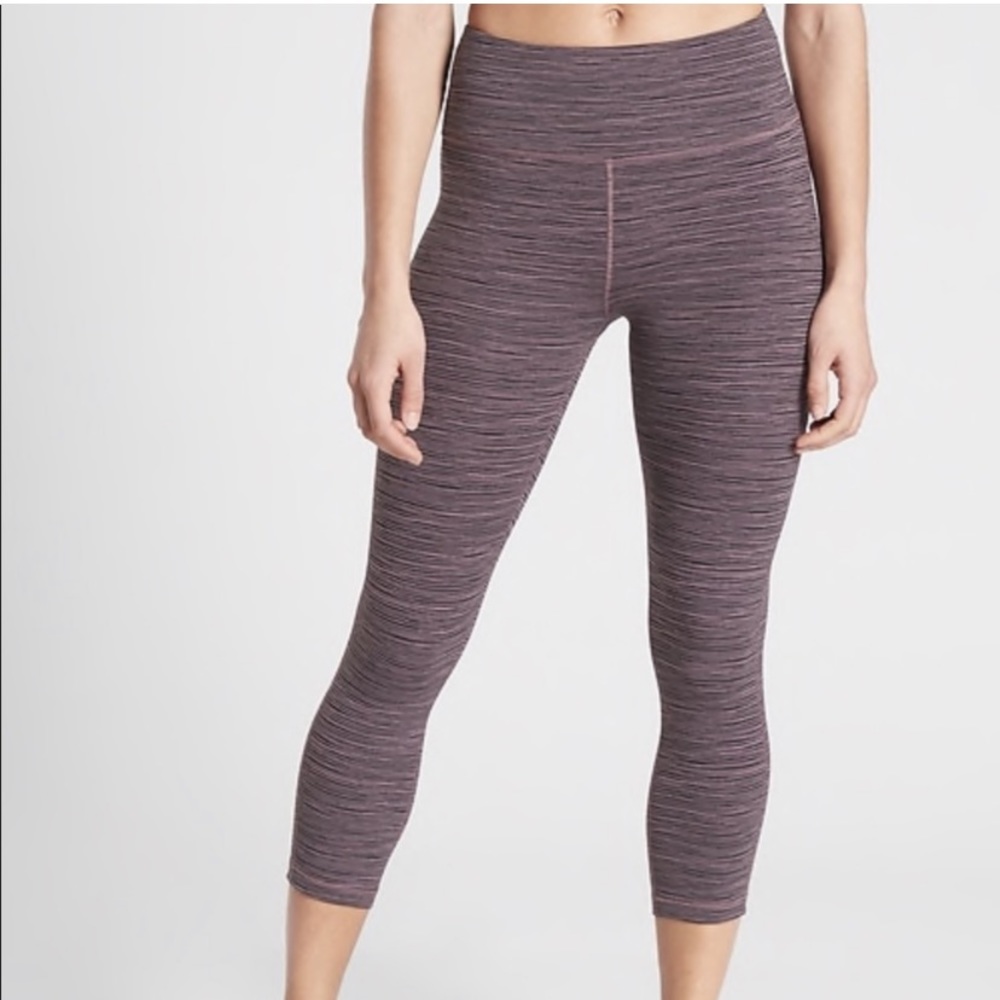 Athleta Ultimate Capri Linear Lines Capri Black/Volcanic Violet SIZE M